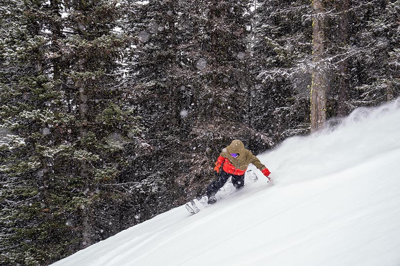 Snowboarding (turning in powder)